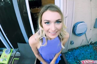 My sexy girlfriend fucks best while her parents are at home!