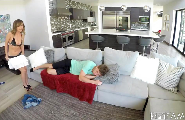My stepsis found me sleeping in the living room and decided to suck my dick!