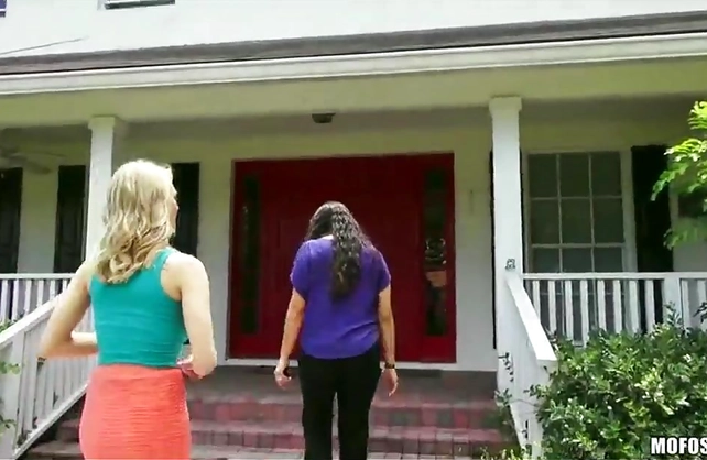 House hunting with my girlfriend ends in a threesome with porn star Ava Addams!