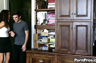 Fucking my hot GF in her daddy’s office, on his chair and desk