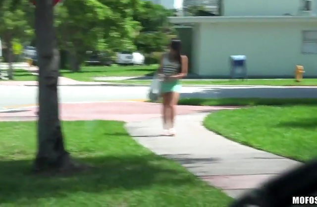 Fucking this sexy stranded teen after picking her up on the street