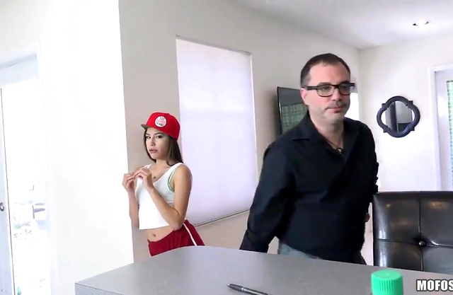 Hot young teen slut gets fucked by the plumber while her daddy is not around