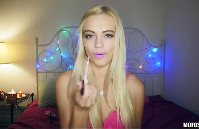 Hot blonde films a Valentine’s Day sex video with her boyfriend