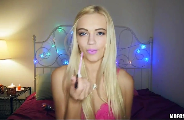 Hot blonde films a Valentine’s Day sex video with her boyfriend