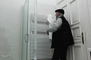 Old dude gets a blowjob from a slut in the shower then fucks her