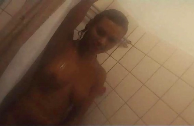 Hot cam scenes with a naked girl in the shower getting ready for BJ