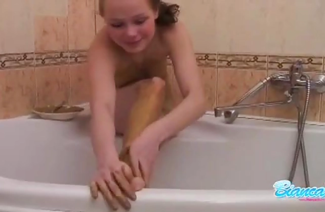 Nude girl loves posing slutty in the shower ahead of a good fuck
