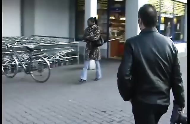 Man picks up a strange black girl and she rides naked cock at his house
