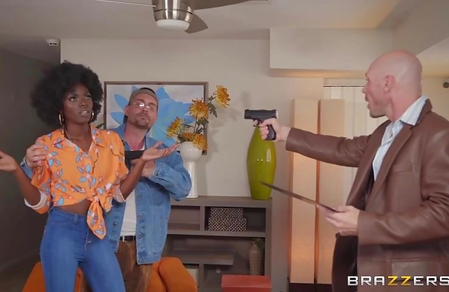 Man takes black policewoman as a hostage and wants to see naked tits