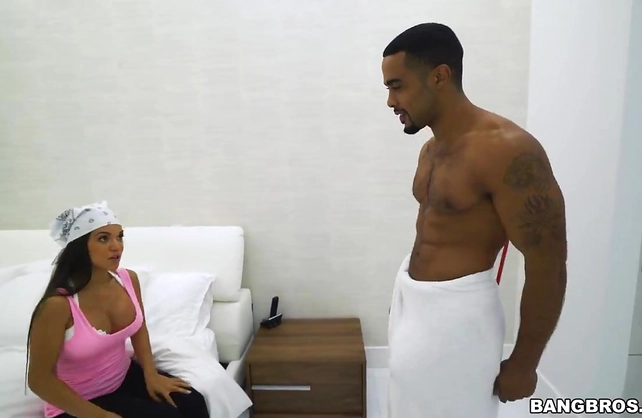 Maid comes to black boss' bedroom not for working but for naked sucking