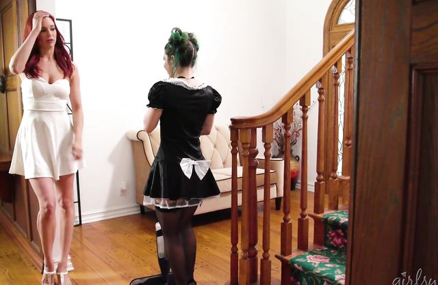 Naked ass turns lesbian on so much that she masturbates looking at maid