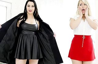 Blonde girl dominates brunette before naked threesome in bedroom