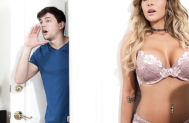 Boy nicely fucks gorgeous naked girl who pretends to be his spouse