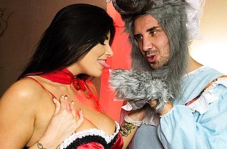 Naked sexual ambition led man into a threesome with fancy-dressed girls
