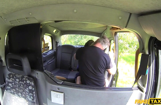 Mysterious taxi driver penetrates naked brunette girl in backseat