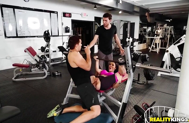 Trainer doesn't help girl pumping muscles but just touches and fucks naked body