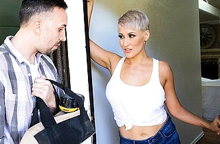 Contractor sneaks in house to acquaint classy girl with own naked tool