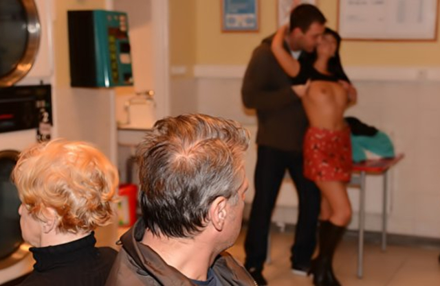 Eccentric buddy nails slutty naked girl right in public laundromat