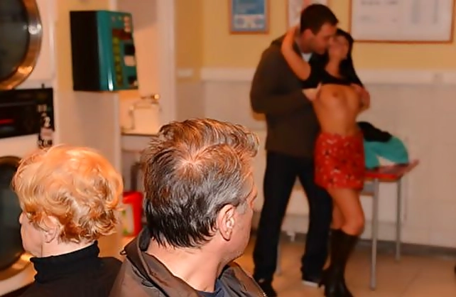 Eccentric buddy nails slutty naked girl right in public laundromat