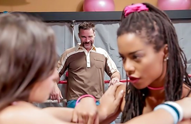 Trainer is naked cause of inept fight and goes to the ring to fuck girls