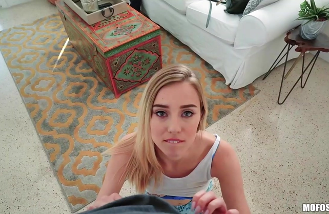 Dude plays game in VR headset while girl cheats on him with naked friend