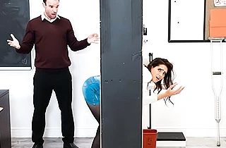 Licentious naked girl is going to be fucked by stranger cause she is stuck