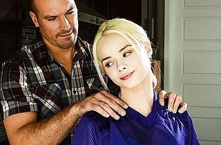 Man massages naked girl so well she urgently needs some good cock