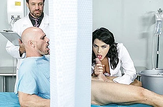 Sexy nurse girl sneakily sucks patient's naked dick behind curtain