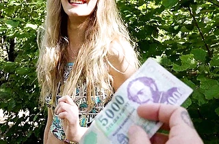 Stranger with cash seduces lovely girl to have naked fuck in park