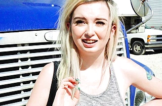 Driver of big truck seduced by naked blonde who urgently needed ride