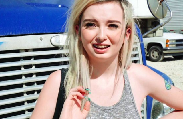 Driver of big truck seduced by naked blonde who urgently needed ride