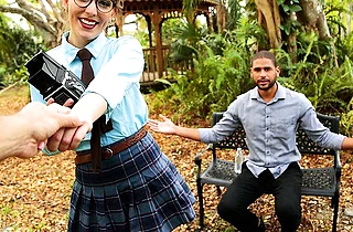 Nerdy coed practices outdoor sex with naked guy instead of taking pictures