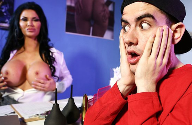 Teacher in stockings tastes massive cock of naked disciple in class
