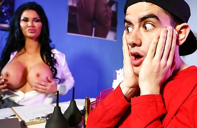 Teacher in stockings tastes massive cock of naked disciple in class