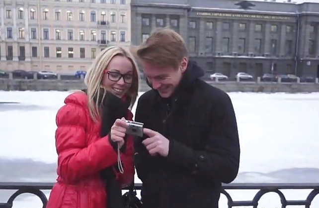 Guy helps nerdy blonde take pictures and brings home for naked fuck