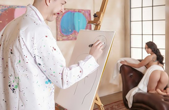 Latina girl doesn't like portrait and painter fucks big naked ass to apologize