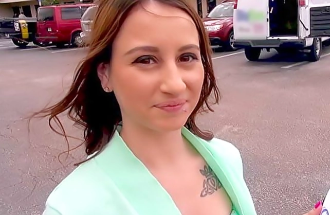 Enticing cutie with ease has naked sex with hung stranger in his car