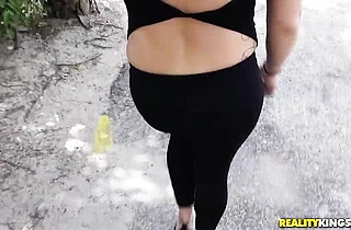 Man loves naked butts and asks girl not to show it off at the time of pussy-nailing