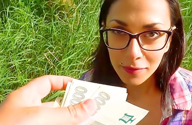 Fake public agent pays money for fucking naked brunette in the park