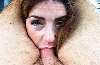Naked tattooed slut girl gives a hot blowjob in a car and spreads legs to get fucked