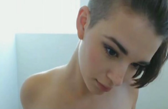 Young juicy sex doll finger fucks her stretched pussy with a few fingers