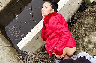 Tourist from Asia receives cash for naked quickie with rich agent