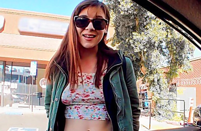 Driver picks up strange lovely and makes her naked pussy happy