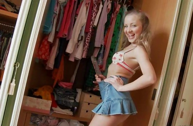Joyful cutie is in mood to pose naked in front of boyfriend with cam