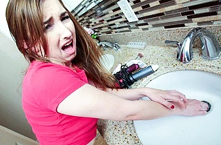 Guy helps stepsister pull finger out of sink and fucks naked pussy