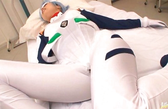 Cosplay girl from Japan doesn't need to be naked during pussyfucking