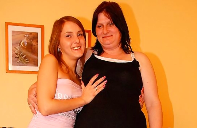 Lesbians are sure that naked sex won't be good if there's no strapon