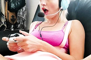Naked blonde gamer young woman cum in ten minutes with stepbrother