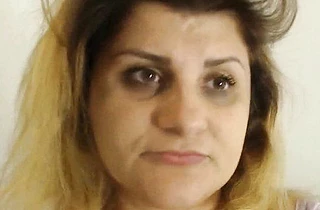 Super-sexy naked MILF takes old T-shirt off and masturbates on webcam