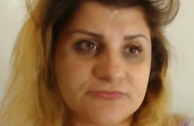 Super-sexy naked MILF takes old T-shirt off and masturbates on webcam